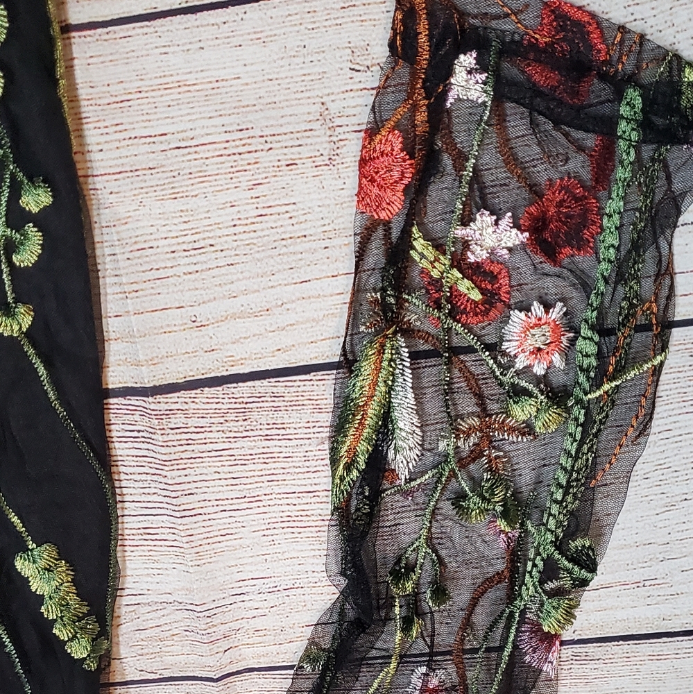 Embroidered dress size L - Picture 6 of 9